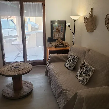 Les Pieds Presque Dans L'eau Leucate