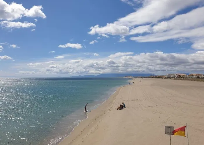 Les Pieds Presque Dans L'eau *